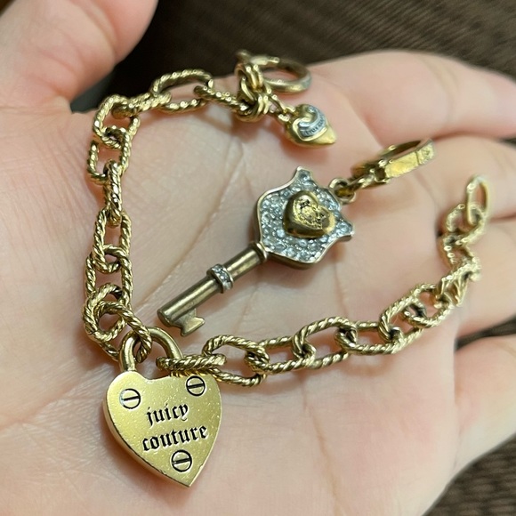 Juicy Couture Gold Bracelet w/ Detachable Key Juicy Charm - Picture 4 of 8